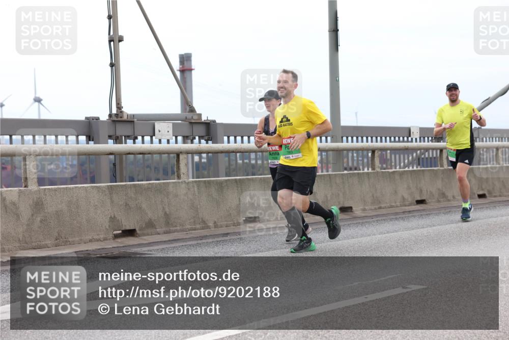 03.10.2025 - Köhlbrandbrückenlauf Lena Gebhardt http://msf.ph/oto/9202188 03.10.2025 15:48:17 Position 2 7903, 7638 meine-sportfotos.de