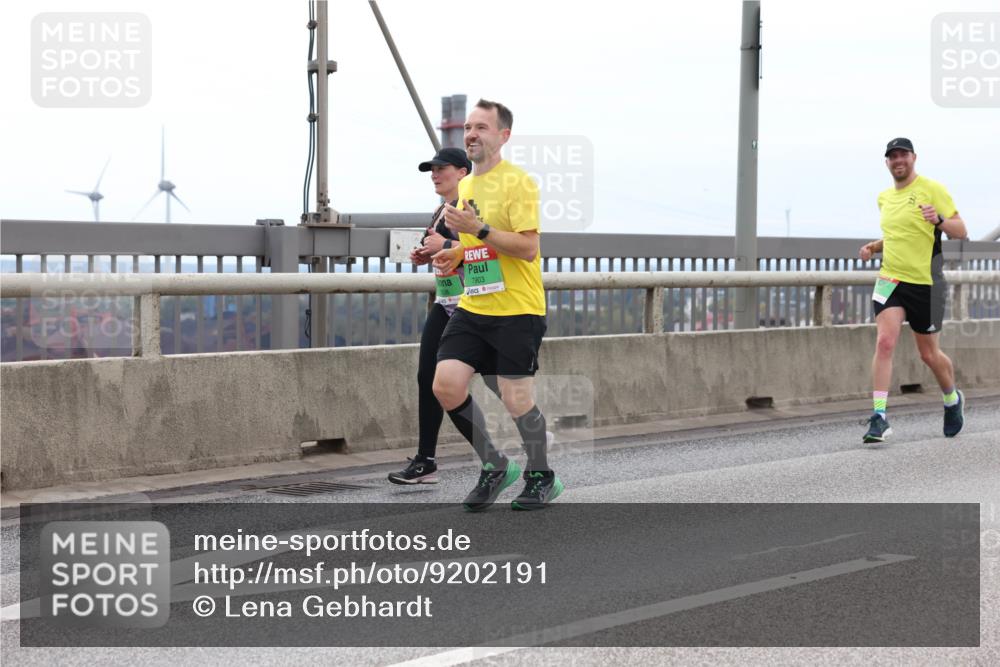 03.10.2025 - Köhlbrandbrückenlauf Lena Gebhardt http://msf.ph/oto/9202191 03.10.2025 15:48:17 Position 2 7903 meine-sportfotos.de
