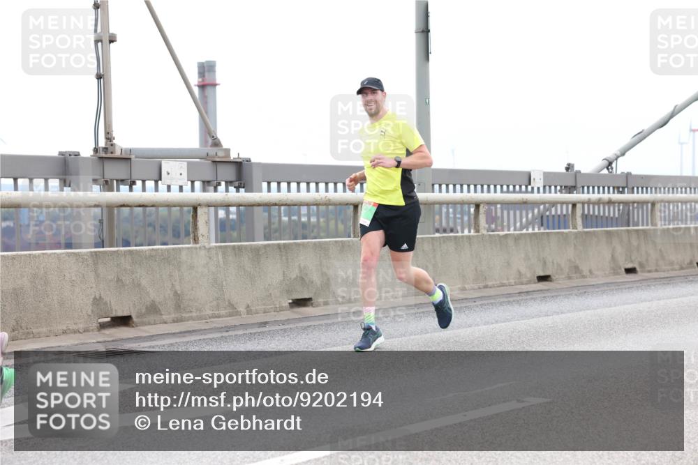 03.10.2025 - Köhlbrandbrückenlauf Lena Gebhardt http://msf.ph/oto/9202194 03.10.2025 15:48:18 Position 2  meine-sportfotos.de