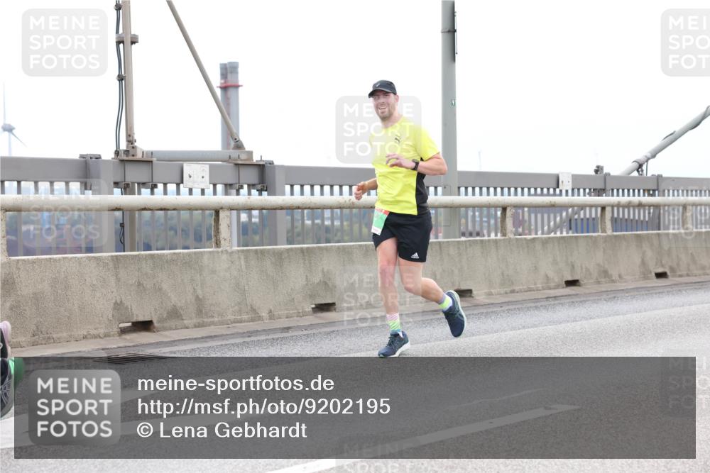 03.10.2025 - Köhlbrandbrückenlauf Lena Gebhardt http://msf.ph/oto/9202195 03.10.2025 15:48:18 Position 2  meine-sportfotos.de