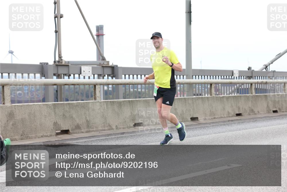 03.10.2025 - Köhlbrandbrückenlauf Lena Gebhardt http://msf.ph/oto/9202196 03.10.2025 15:48:18 Position 2 91 meine-sportfotos.de
