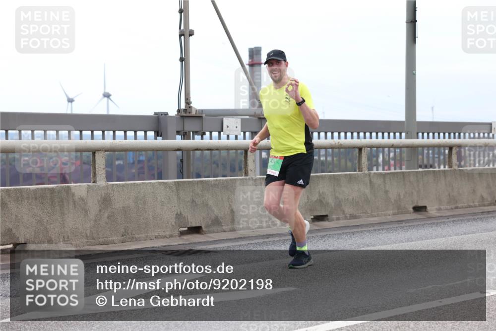 03.10.2025 - Köhlbrandbrückenlauf Lena Gebhardt http://msf.ph/oto/9202198 03.10.2025 15:48:19 Position 2  meine-sportfotos.de