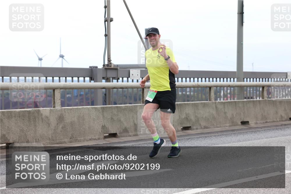 03.10.2025 - Köhlbrandbrückenlauf Lena Gebhardt http://msf.ph/oto/9202199 03.10.2025 15:48:19 Position 2  meine-sportfotos.de