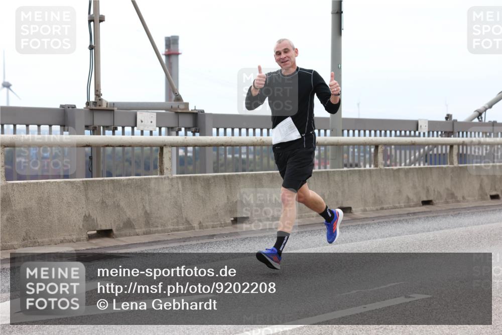 03.10.2025 - Köhlbrandbrückenlauf Lena Gebhardt http://msf.ph/oto/9202208 03.10.2025 15:48:21 Position 2  meine-sportfotos.de