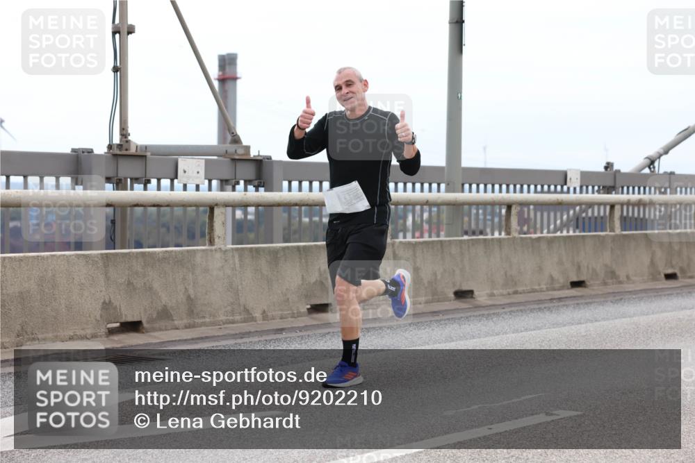 03.10.2025 - Köhlbrandbrückenlauf Lena Gebhardt http://msf.ph/oto/9202210 03.10.2025 15:48:21 Position 2  meine-sportfotos.de