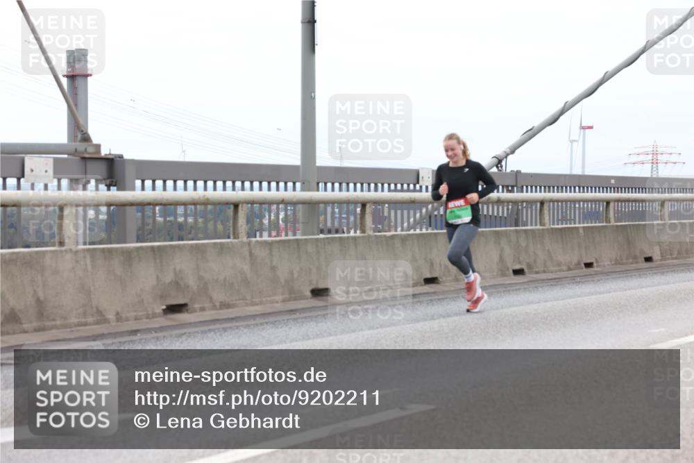 03.10.2025 - Köhlbrandbrückenlauf Lena Gebhardt http://msf.ph/oto/9202211 03.10.2025 15:48:23 Position 2  meine-sportfotos.de