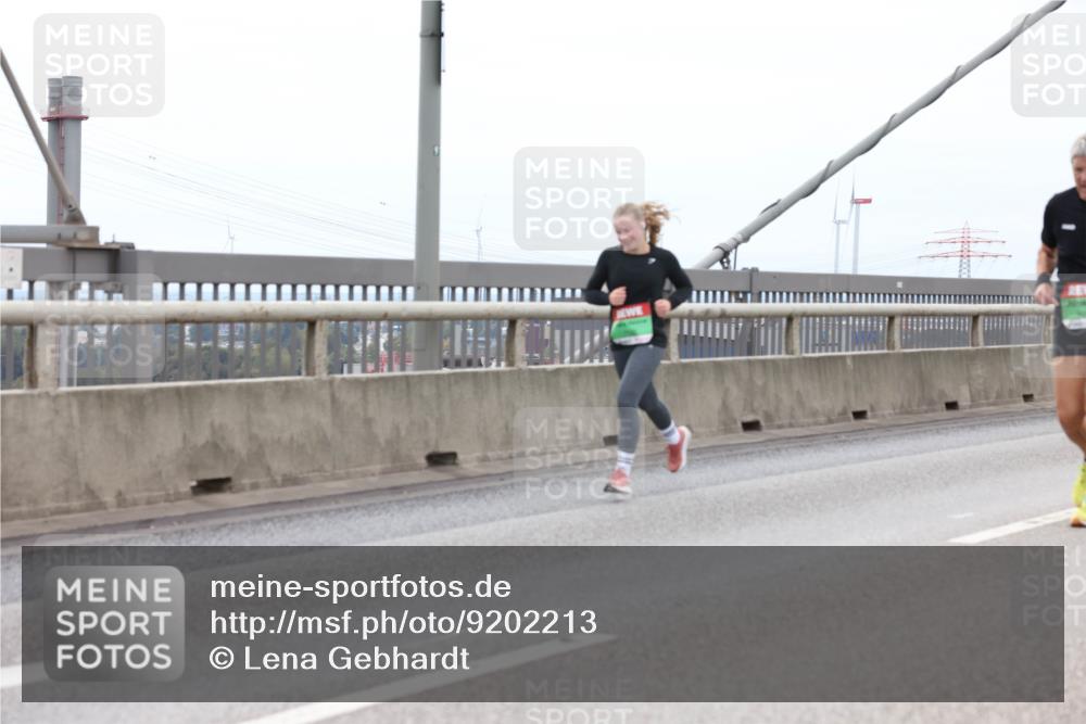 03.10.2025 - Köhlbrandbrückenlauf Lena Gebhardt http://msf.ph/oto/9202213 03.10.2025 15:48:23 Position 2  meine-sportfotos.de