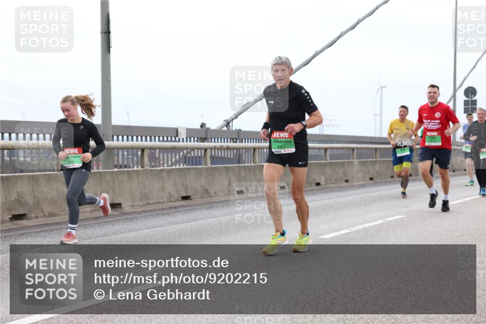 03.10.2025 - Köhlbrandbrückenlauf Lena Gebhardt http://msf.ph/oto/9202215 03.10.2025 15:48:24 Position 2 7135, 8901 meine-sportfotos.de
