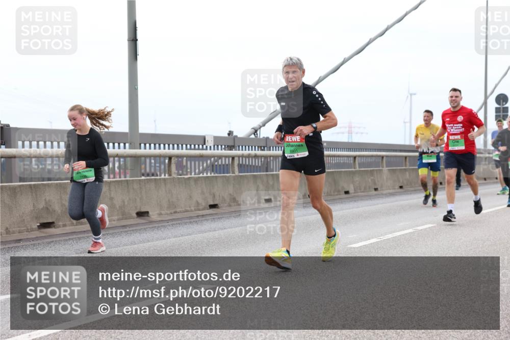 03.10.2025 - Köhlbrandbrückenlauf Lena Gebhardt http://msf.ph/oto/9202217 03.10.2025 15:48:24 Position 2 7135, 8901 meine-sportfotos.de