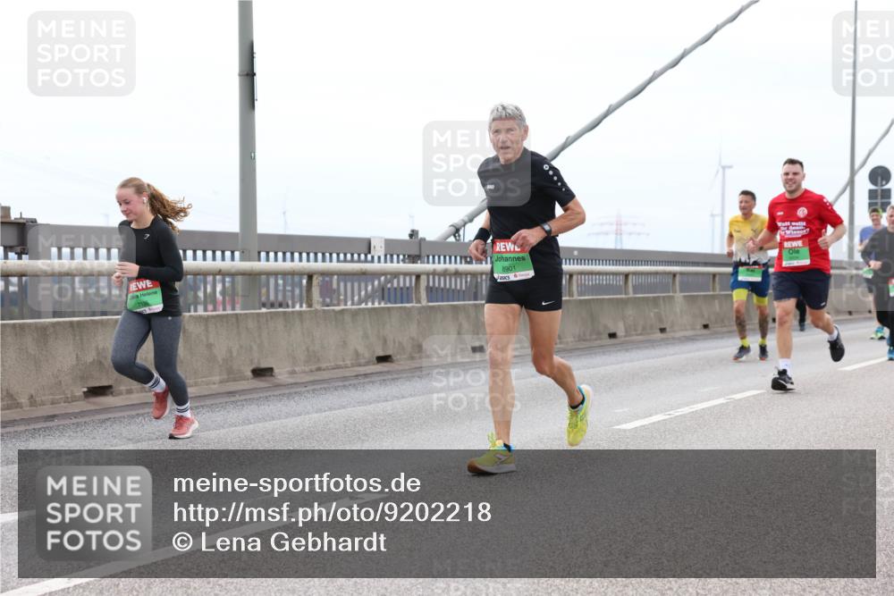 03.10.2025 - Köhlbrandbrückenlauf Lena Gebhardt http://msf.ph/oto/9202218 03.10.2025 15:48:24 Position 2 7135, 8901 meine-sportfotos.de