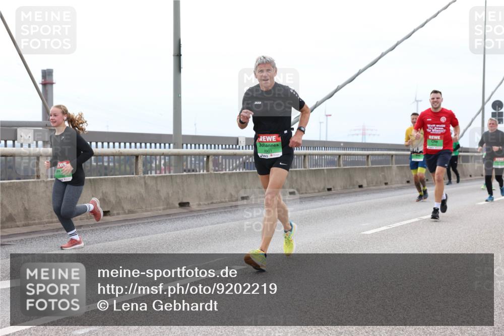 03.10.2025 - Köhlbrandbrückenlauf Lena Gebhardt http://msf.ph/oto/9202219 03.10.2025 15:48:24 Position 2 8901 meine-sportfotos.de