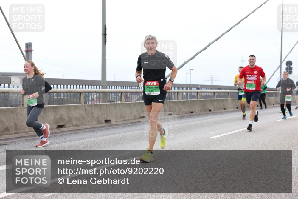 03.10.2025 - Köhlbrandbrückenlauf Lena Gebhardt http://msf.ph/oto/9202220 03.10.2025 15:48:24 Position 2 8901 meine-sportfotos.de