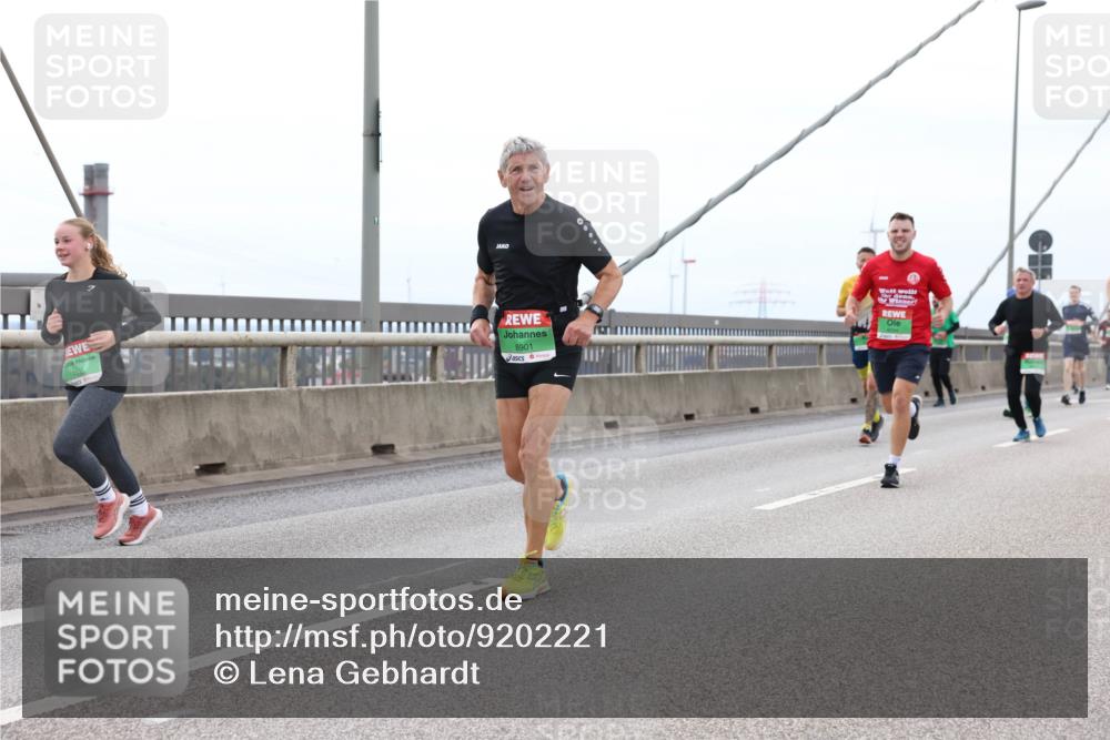 03.10.2025 - Köhlbrandbrückenlauf Lena Gebhardt http://msf.ph/oto/9202221 03.10.2025 15:48:24 Position 2 7135, 8901 meine-sportfotos.de