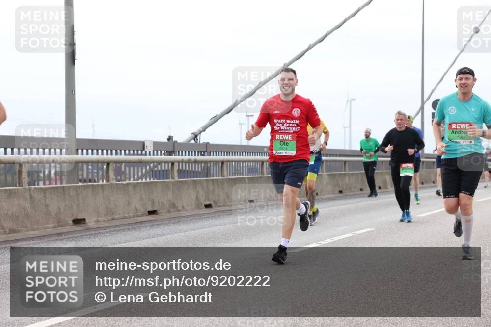 03.10.2025 - Köhlbrandbrückenlauf Lena Gebhardt http://msf.ph/oto/9202222 03.10.2025 15:48:25 Position 2 9334, 7488 meine-sportfotos.de