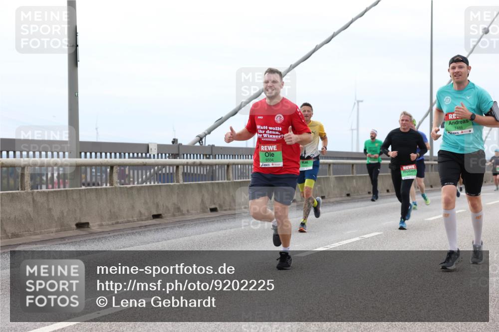03.10.2025 - Köhlbrandbrückenlauf Lena Gebhardt http://msf.ph/oto/9202225 03.10.2025 15:48:25 Position 2 9334, 7488, 800 meine-sportfotos.de