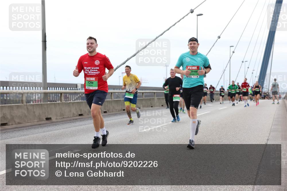 03.10.2025 - Köhlbrandbrückenlauf Lena Gebhardt http://msf.ph/oto/9202226 03.10.2025 15:48:26 Position 2 9334, 7488 meine-sportfotos.de