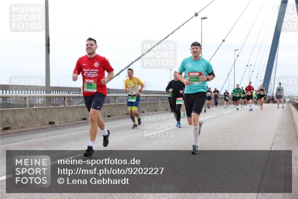 03.10.2025 - Köhlbrandbrückenlauf Lena Gebhardt http://msf.ph/oto/9202227 03.10.2025 15:48:26 Position 2 9334, 7488, 108 meine-sportfotos.de