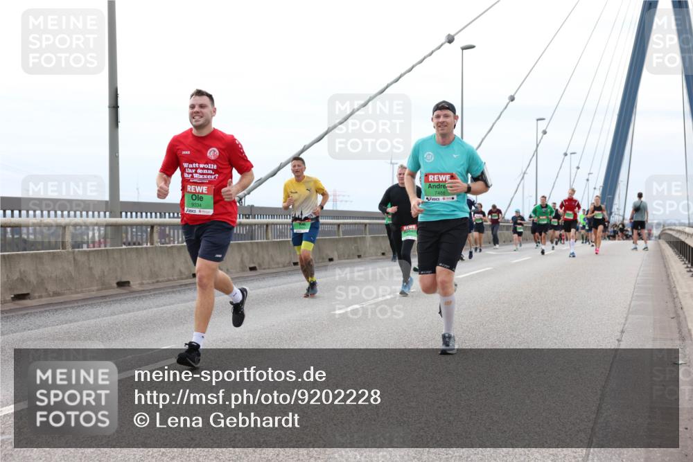 03.10.2025 - Köhlbrandbrückenlauf Lena Gebhardt http://msf.ph/oto/9202228 03.10.2025 15:48:26 Position 2 9334, 7488 meine-sportfotos.de