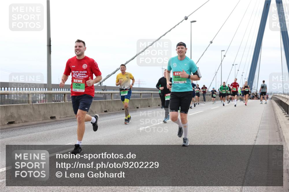 03.10.2025 - Köhlbrandbrückenlauf Lena Gebhardt http://msf.ph/oto/9202229 03.10.2025 15:48:26 Position 2 9334, 7488 meine-sportfotos.de