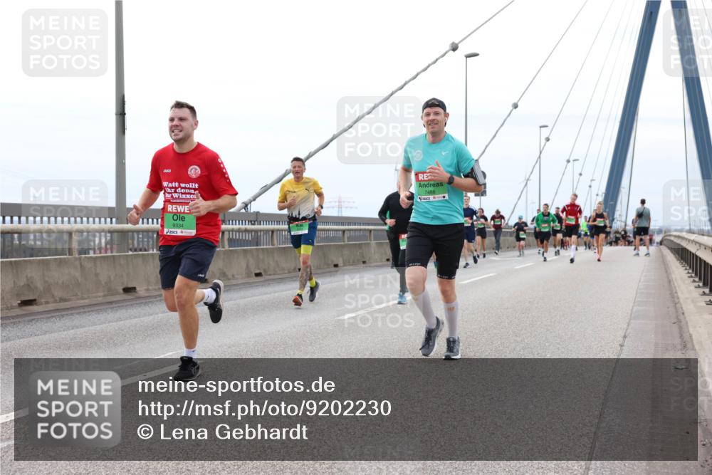03.10.2025 - Köhlbrandbrückenlauf Lena Gebhardt http://msf.ph/oto/9202230 03.10.2025 15:48:26 Position 2 9334, 7488 meine-sportfotos.de
