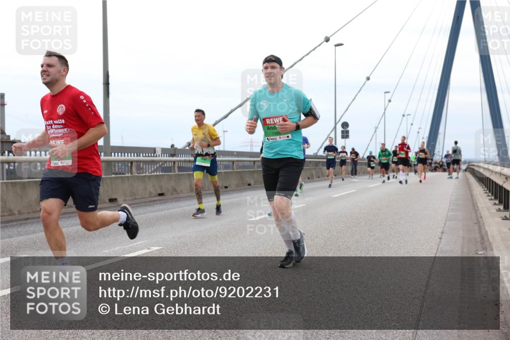 03.10.2025 - Köhlbrandbrückenlauf Lena Gebhardt http://msf.ph/oto/9202231 03.10.2025 15:48:26 Position 2 7486 meine-sportfotos.de