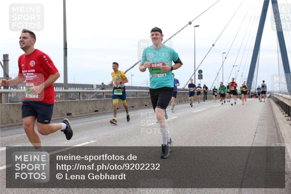 03.10.2025 - Köhlbrandbrückenlauf Lena Gebhardt http://msf.ph/oto/9202232 03.10.2025 15:48:26 Position 2 7488, 100 meine-sportfotos.de