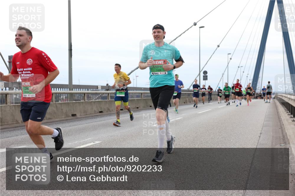 03.10.2025 - Köhlbrandbrückenlauf Lena Gebhardt http://msf.ph/oto/9202233 03.10.2025 15:48:26 Position 2 9334, 7488 meine-sportfotos.de