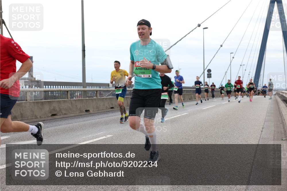 03.10.2025 - Köhlbrandbrückenlauf Lena Gebhardt http://msf.ph/oto/9202234 03.10.2025 15:48:27 Position 2 7488 meine-sportfotos.de