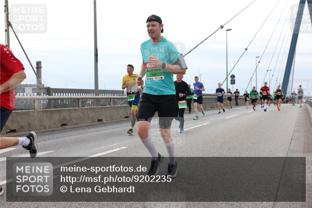03.10.2025 - Köhlbrandbrückenlauf Lena Gebhardt http://msf.ph/oto/9202235 03.10.2025 15:48:27 Position 2 7488 meine-sportfotos.de