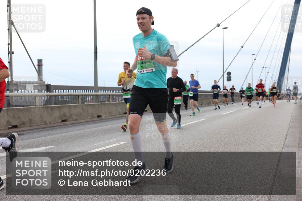 03.10.2025 - Köhlbrandbrückenlauf Lena Gebhardt http://msf.ph/oto/9202236 03.10.2025 15:48:27 Position 2 7488, 189 meine-sportfotos.de