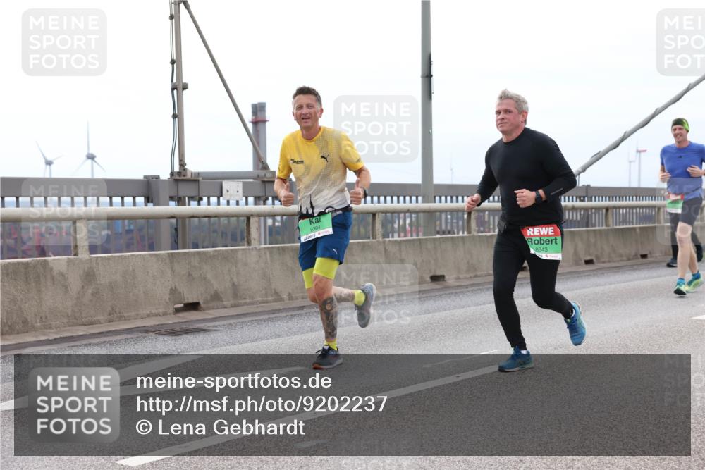 03.10.2025 - Köhlbrandbrückenlauf Lena Gebhardt http://msf.ph/oto/9202237 03.10.2025 15:48:28 Position 2 9304, 8843 meine-sportfotos.de