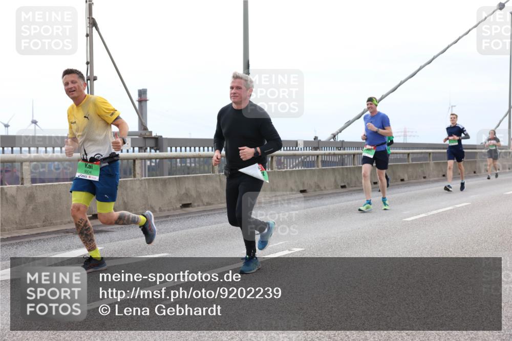 03.10.2025 - Köhlbrandbrückenlauf Lena Gebhardt http://msf.ph/oto/9202239 03.10.2025 15:48:28 Position 2 9304 meine-sportfotos.de