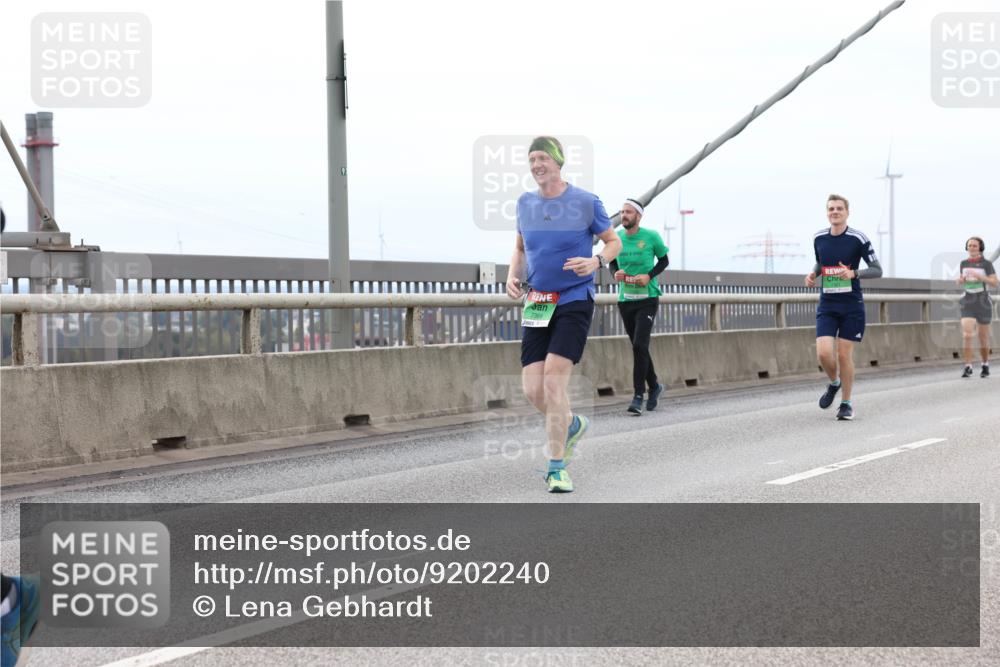 03.10.2025 - Köhlbrandbrückenlauf Lena Gebhardt http://msf.ph/oto/9202240 03.10.2025 15:48:29 Position 2  meine-sportfotos.de