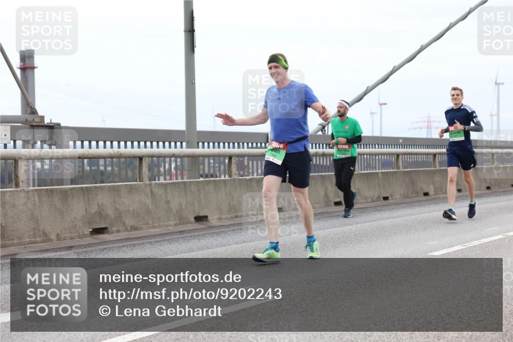03.10.2025 - Köhlbrandbrückenlauf Lena Gebhardt http://msf.ph/oto/9202243 03.10.2025 15:48:29 Position 2 7369 meine-sportfotos.de