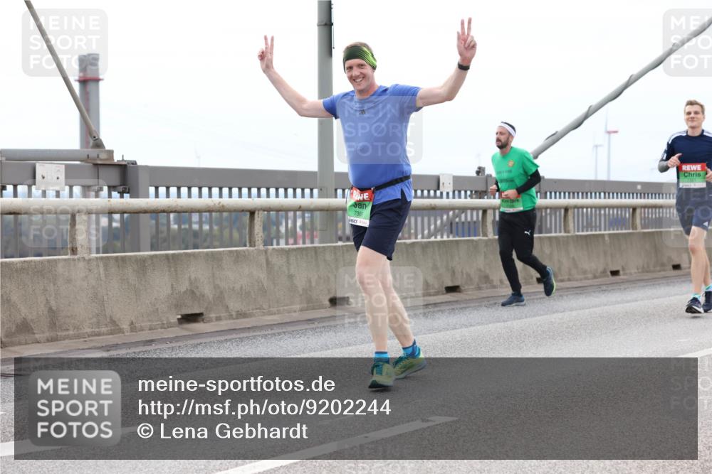 03.10.2025 - Köhlbrandbrückenlauf Lena Gebhardt http://msf.ph/oto/9202244 03.10.2025 15:48:29 Position 2 7369, 7321 meine-sportfotos.de