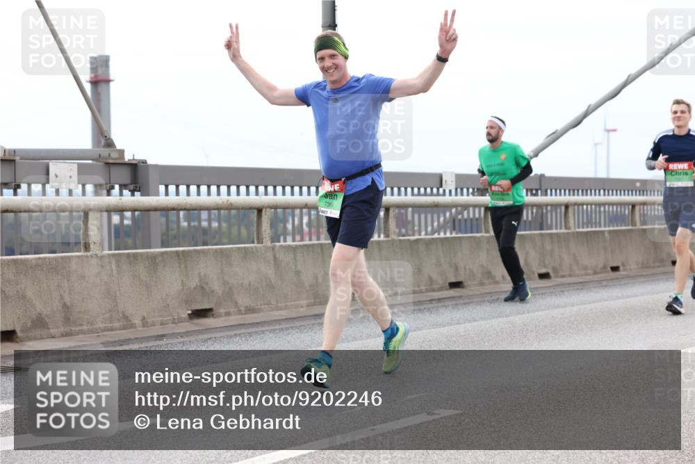 03.10.2025 - Köhlbrandbrückenlauf Lena Gebhardt http://msf.ph/oto/9202246 03.10.2025 15:48:29 Position 2 7369 meine-sportfotos.de