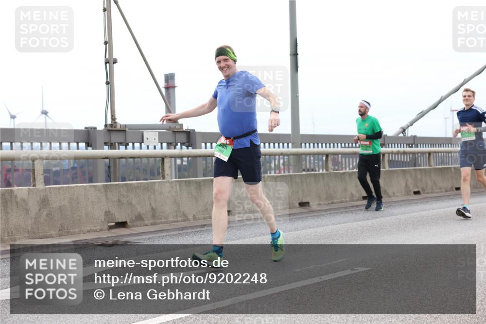 03.10.2025 - Köhlbrandbrückenlauf Lena Gebhardt http://msf.ph/oto/9202248 03.10.2025 15:48:30 Position 2 7369 meine-sportfotos.de