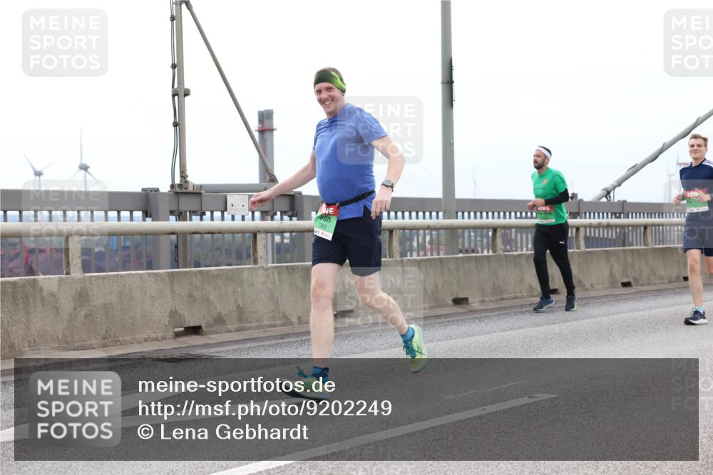 03.10.2025 - Köhlbrandbrückenlauf Lena Gebhardt http://msf.ph/oto/9202249 03.10.2025 15:48:30 Position 2 7369 meine-sportfotos.de