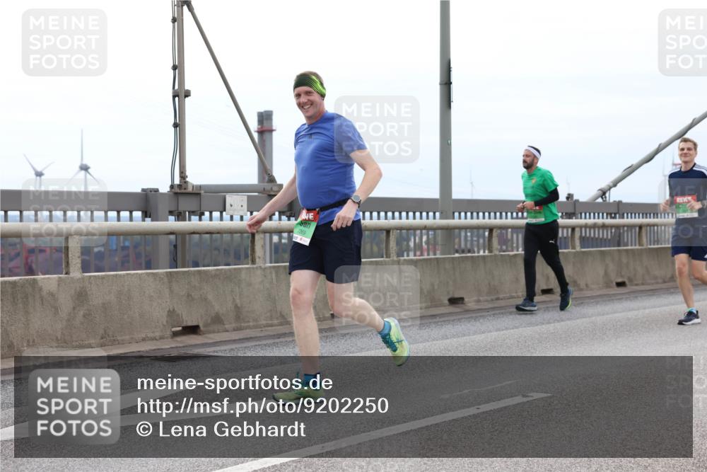 03.10.2025 - Köhlbrandbrückenlauf Lena Gebhardt http://msf.ph/oto/9202250 03.10.2025 15:48:30 Position 2 7369 meine-sportfotos.de