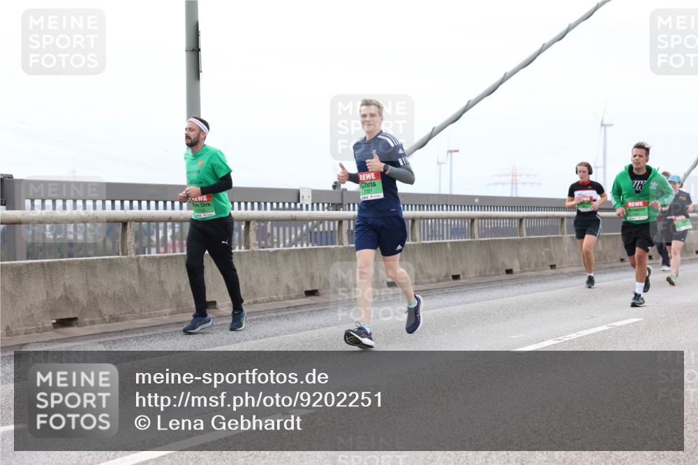 03.10.2025 - Köhlbrandbrückenlauf Lena Gebhardt http://msf.ph/oto/9202251 03.10.2025 15:48:30 Position 2 7159, 7321 meine-sportfotos.de