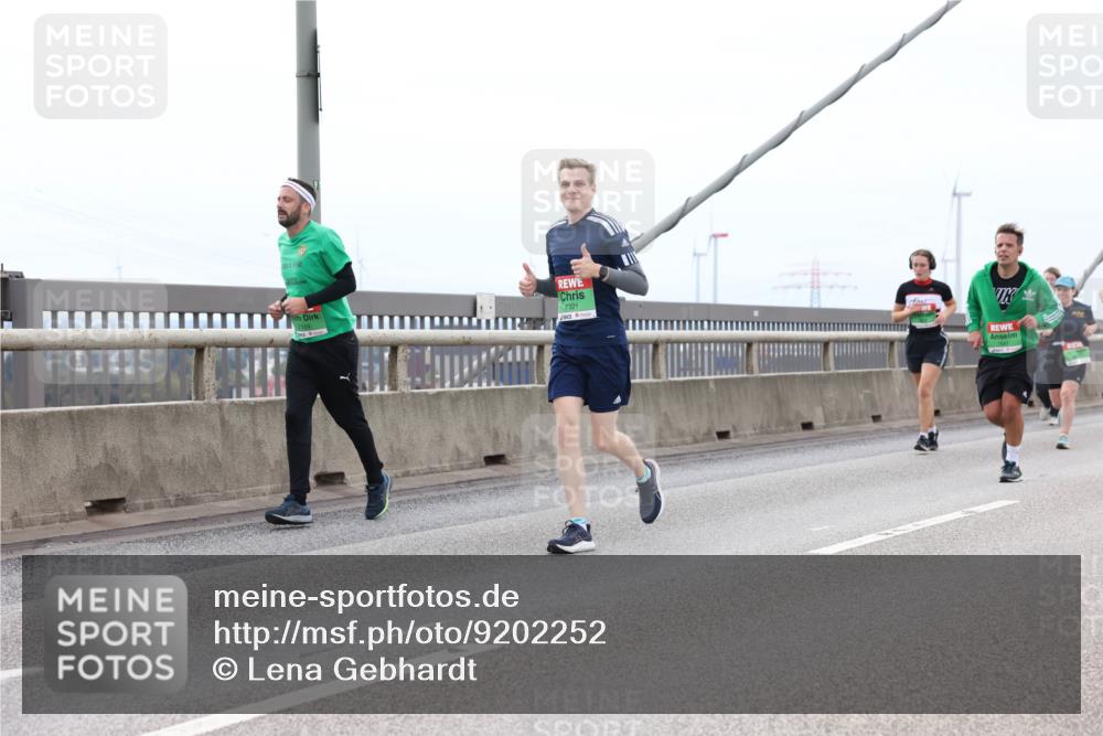 03.10.2025 - Köhlbrandbrückenlauf Lena Gebhardt http://msf.ph/oto/9202252 03.10.2025 15:48:30 Position 2 7321 meine-sportfotos.de
