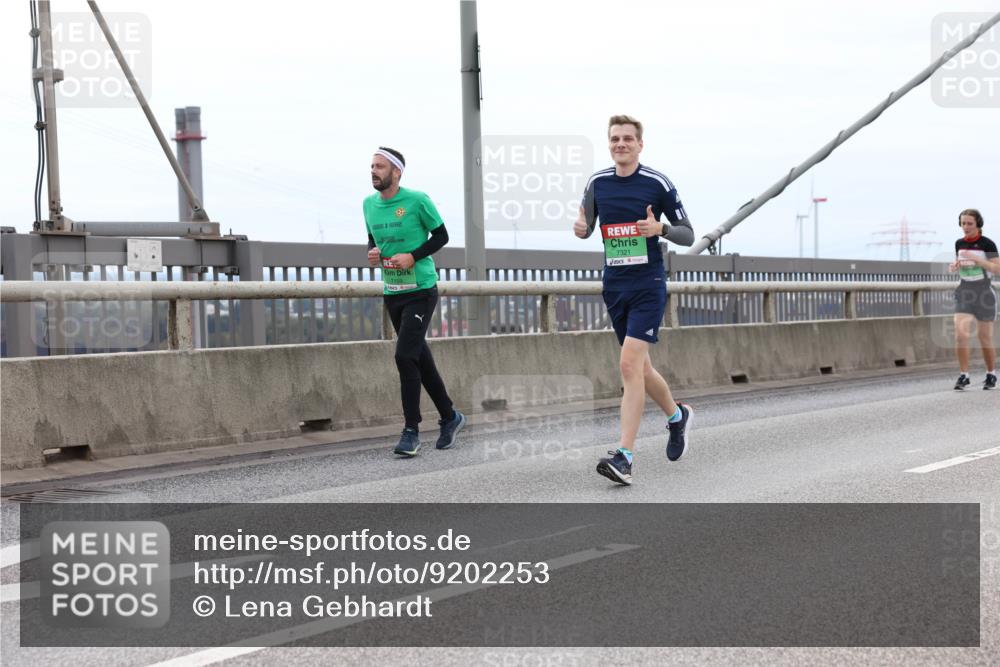03.10.2025 - Köhlbrandbrückenlauf Lena Gebhardt http://msf.ph/oto/9202253 03.10.2025 15:48:31 Position 2 7159, 7321 meine-sportfotos.de