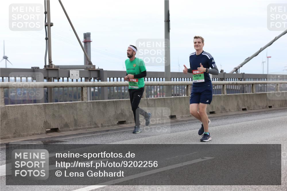 03.10.2025 - Köhlbrandbrückenlauf Lena Gebhardt http://msf.ph/oto/9202256 03.10.2025 15:48:31 Position 2 7321 meine-sportfotos.de
