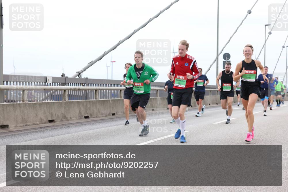 03.10.2025 - Köhlbrandbrückenlauf Lena Gebhardt http://msf.ph/oto/9202257 03.10.2025 15:48:31 Position 2 91, 7697, 8921, 9739 meine-sportfotos.de