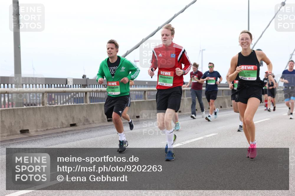 03.10.2025 - Köhlbrandbrückenlauf Lena Gebhardt http://msf.ph/oto/9202263 03.10.2025 15:48:32 Position 2 7697, 7, 8921, 9739 meine-sportfotos.de