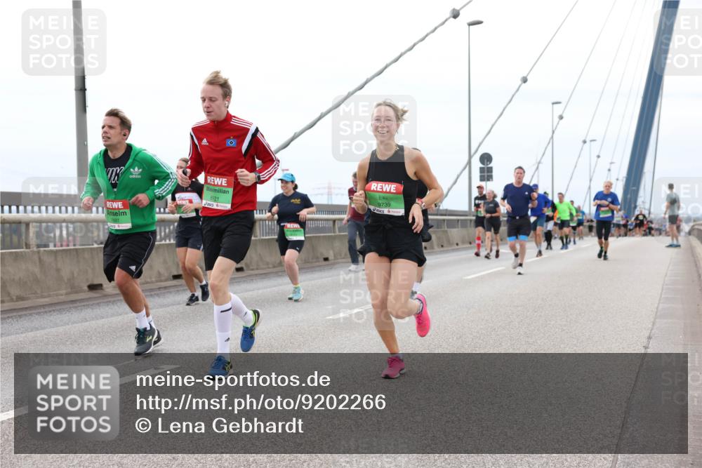 03.10.2025 - Köhlbrandbrückenlauf Lena Gebhardt http://msf.ph/oto/9202266 03.10.2025 15:48:33 Position 2 7697, 8921, 9739 meine-sportfotos.de