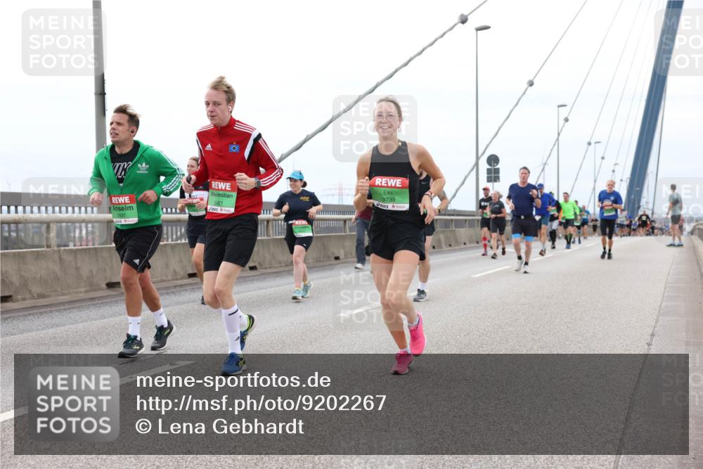 03.10.2025 - Köhlbrandbrückenlauf Lena Gebhardt http://msf.ph/oto/9202267 03.10.2025 15:48:33 Position 2 7697, 921, 9739 meine-sportfotos.de