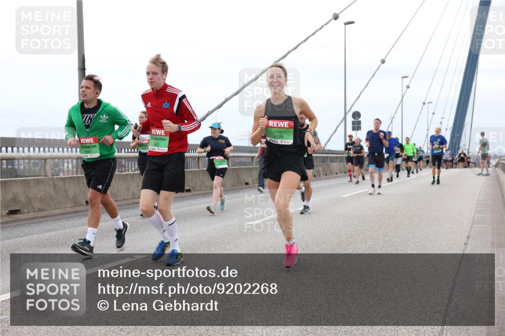 03.10.2025 - Köhlbrandbrückenlauf Lena Gebhardt http://msf.ph/oto/9202268 03.10.2025 15:48:33 Position 2 7697, 8921, 9739 meine-sportfotos.de