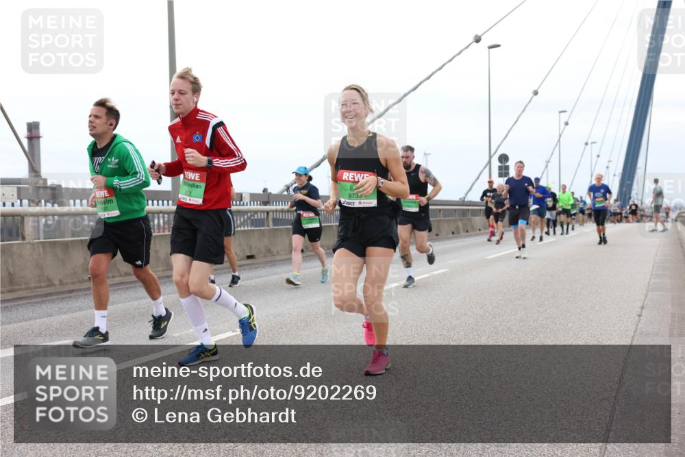 03.10.2025 - Köhlbrandbrückenlauf Lena Gebhardt http://msf.ph/oto/9202269 03.10.2025 15:48:33 Position 2 973 meine-sportfotos.de