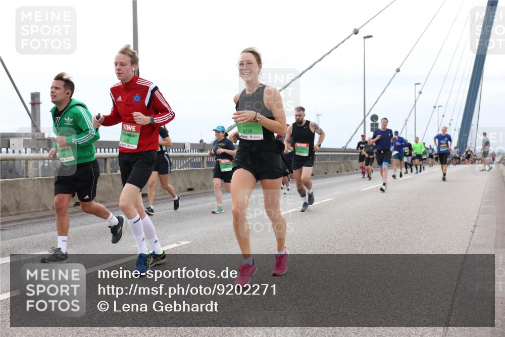 03.10.2025 - Köhlbrandbrückenlauf Lena Gebhardt http://msf.ph/oto/9202271 03.10.2025 15:48:33 Position 2 8921, 9739 meine-sportfotos.de